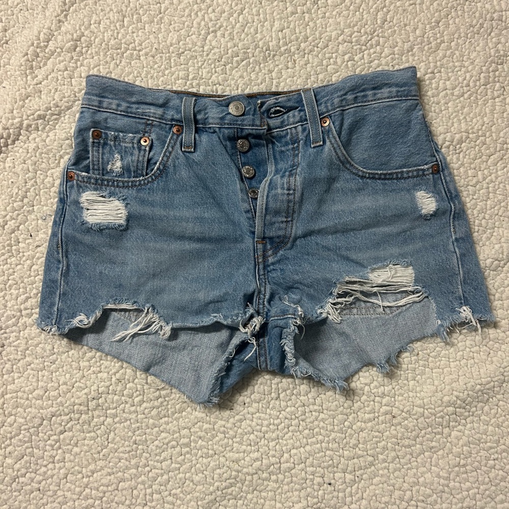 Levi’s 501 100% cotton W25 denim shorts Women’s distressed